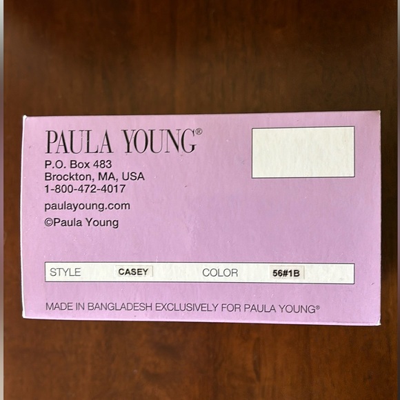 New in Box, TWO gray/silver short wigs! Original packaging never worn!!! - Picture 4 of 6